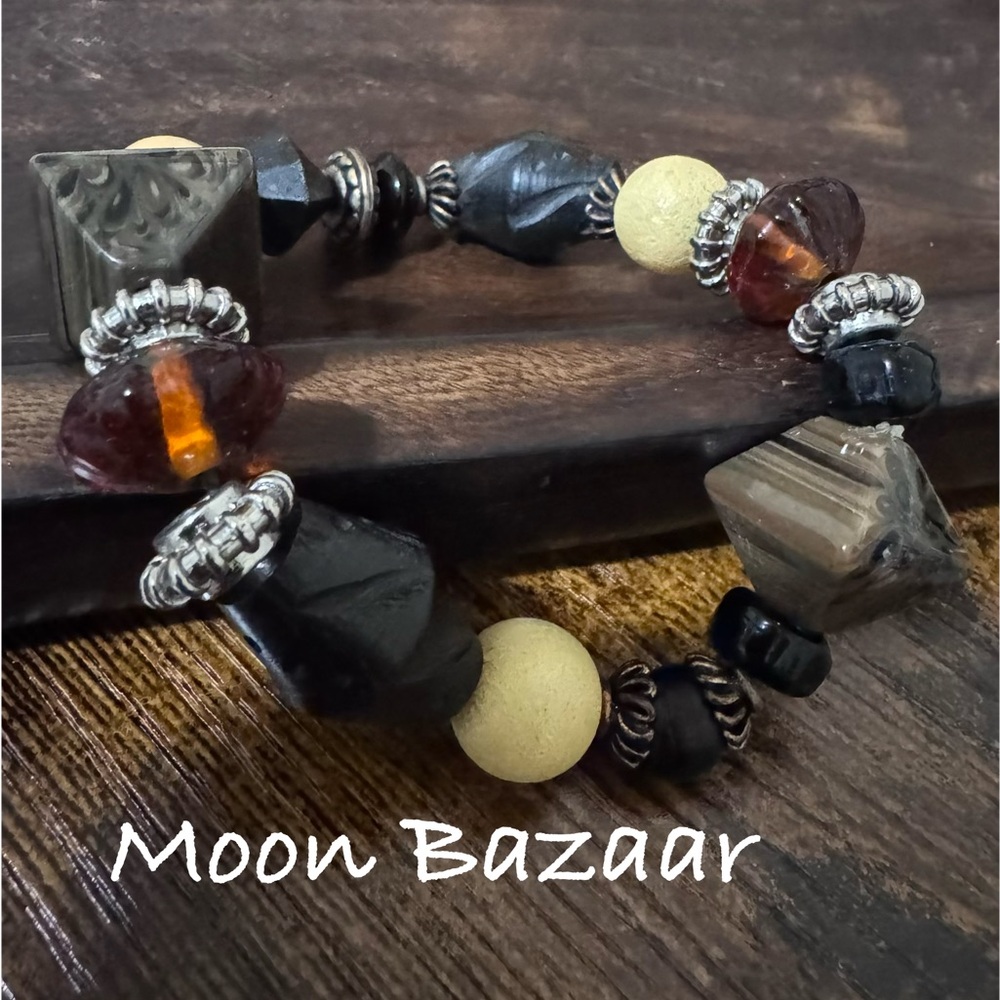 Black, Amber & Cream Beaded Stretch Bracelet - Picture 2 of 2